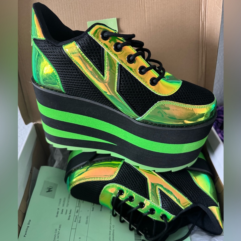 YRU plate form sneakers green size 8